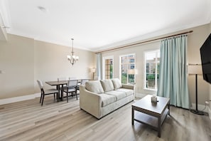 TV - Elegant 2BR | Pool, Lake Views | Remodeled June 24 (Henderson)