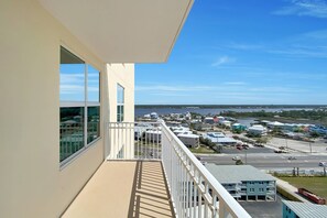 Unclassified image, 5 of 48, button