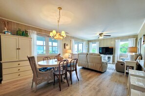 Een smart-tv en een dvd-speler