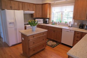 Microwave, stovetop, dishwasher, coffee/tea maker