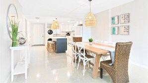 Dining - Coastal Family Escape – 3-Bed Retreat w/ Pool, Huge Balcony & Pier Views (Cocoa Beach)