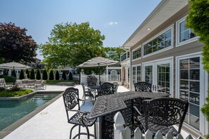 Outdoor dining - Large estate home on 15th Street, close to the downtown area (Ocean City)