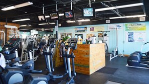 Fitness facility - Beautiful 3Bed/3 Bath, Heated Pool, WiFi & Trolley, Stroll to Pristine Beach, NO Roads to Cross, Dog*(See Note)Allow (Holmes Beach)