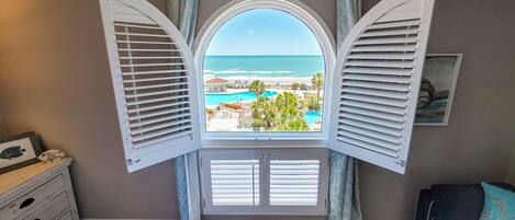 2 室のベッドルーム、インターネット、ベッドシーツ