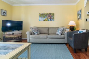 Living area - Fountainhead 3 · 3 Lanais · Short walk to the Beach (Holmes Beach)
