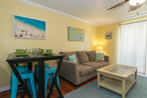 Living area - Fountainhead 3 · 3 Lanais · Short walk to the Beach (Holmes Beach)