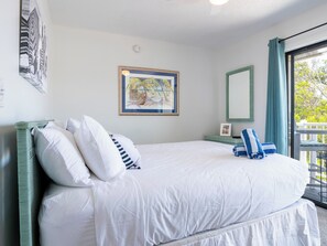 2 bedrooms, iron/ironing board, WiFi, bed sheets - Fountainhead 3 · 3 Lanais · Short walk to the Beach (Holmes Beach)