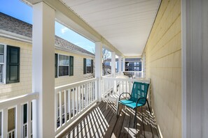 Terrace/patio - Stylish, upscale 3 bedroom condo with a television in every bedroom and living room, free WiFi, and two floors located downtown only a few streets from the boardwalk and only steps to the beach! (Ocean City)