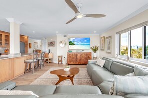 TV - 🐬Awesome Water Views🌴End Unit🐠Great Amenities🌞Lands End 3-301 (Treasure Island)