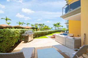 Outdoor dining - Beachfront - Garden Delight 3BR condo - E125 (Eagle Beach)