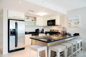 Fridge, microwave, oven, stovetop - Beachfront - Garden Delight 3BR condo - E125 (Eagle Beach)