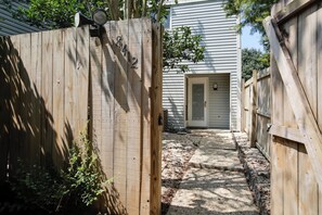 Exterior detail - Baton Rouge Townhome w/ Pool Access - 7 Mi to LSU! (Baton Rouge)