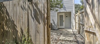 Baton Rouge Townhome w/ Pool Access - 7 Mi to LSU!