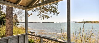 Bayfront Hancock Cottage w/ Beach Access & Views!