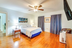 5 bedrooms, desk, iron/ironing board, Internet - Spacious Home Half-Mi to Oaklawn: WFH Friendly! (Hot Springs)