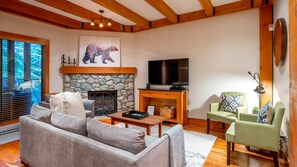 Téléviseur, foyer, lecteur de DVD, chaîne audio