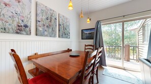 Dining - Cozy Forest Retreat, Steps to Shuttle with Private Washer/Dryer (Mammoth Lakes)