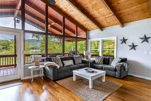 Smart TV, fireplace, DVD player, stereo