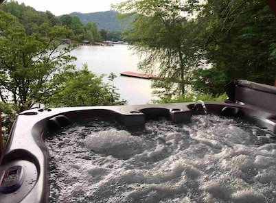 CHATUGE FISH IS PARADISE FOR FISHERMEN,WATERSPORTS,DOG FRIENDLY