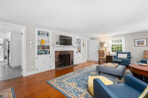 TV, fireplace, DVD player, offices