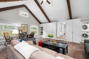 TV, caminetto, lettore DVD, studio