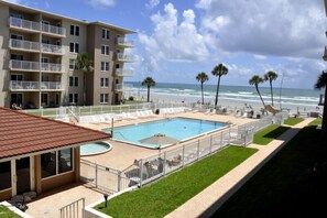 A heated pool - Cute 2/2!Direct Oceanfront Complex on the No Drive Beach in NSB! (New Smyrna Beach)