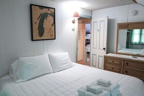 4 bedrooms, free WiFi, bed sheets