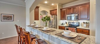 College Station Townhouse w / Patio y acceso a la piscina