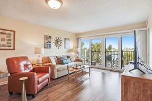 TV - Premier unit on top floor w/ fantastic amenities! Land's End 1-404 (Treasure Island)
