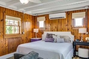 1 bedroom, iron/ironing board, WiFi - Bankers Tiny Cottage: Dog-Friendly w Beach Access! (Nags Head)