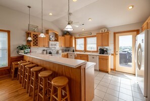 Fridge, microwave, oven, stovetop - Experience luxury at Carolina Dreamin' - K1152 (Nags Head)