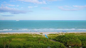 On the beach - Unbeatable Views! Direct Oceanfront 8th Floor Gem w/ Private Balcony! 🏖️ (Cape Canaveral)
