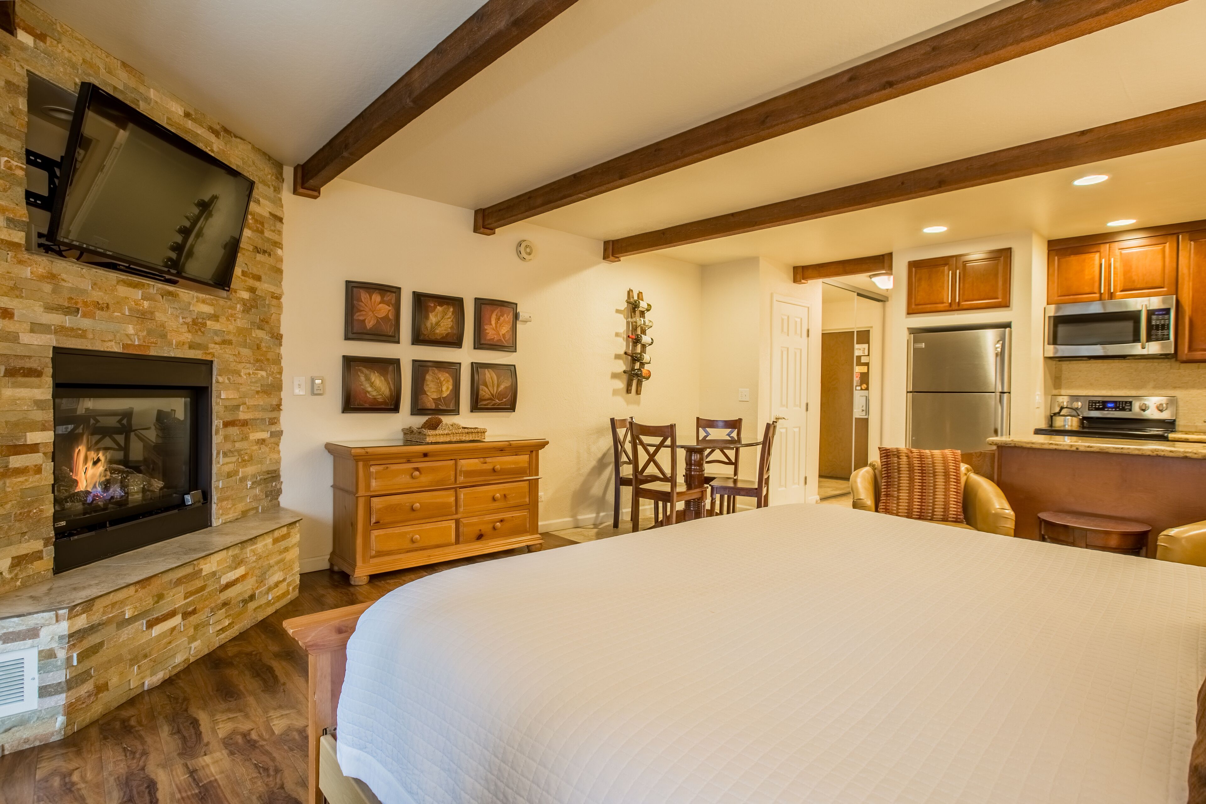 アイロン / アイロン台、WiFi (無料)、ベッドシーツ