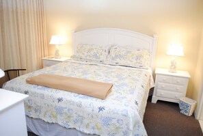 2 bedrooms, WiFi, bed sheets - Cute, cozy 2 bedroom oceanfront condo with free WiFi, a great ocean view, and awesome amenities including indoor/outdoor pools and a game room located uptown! (Ocean City)