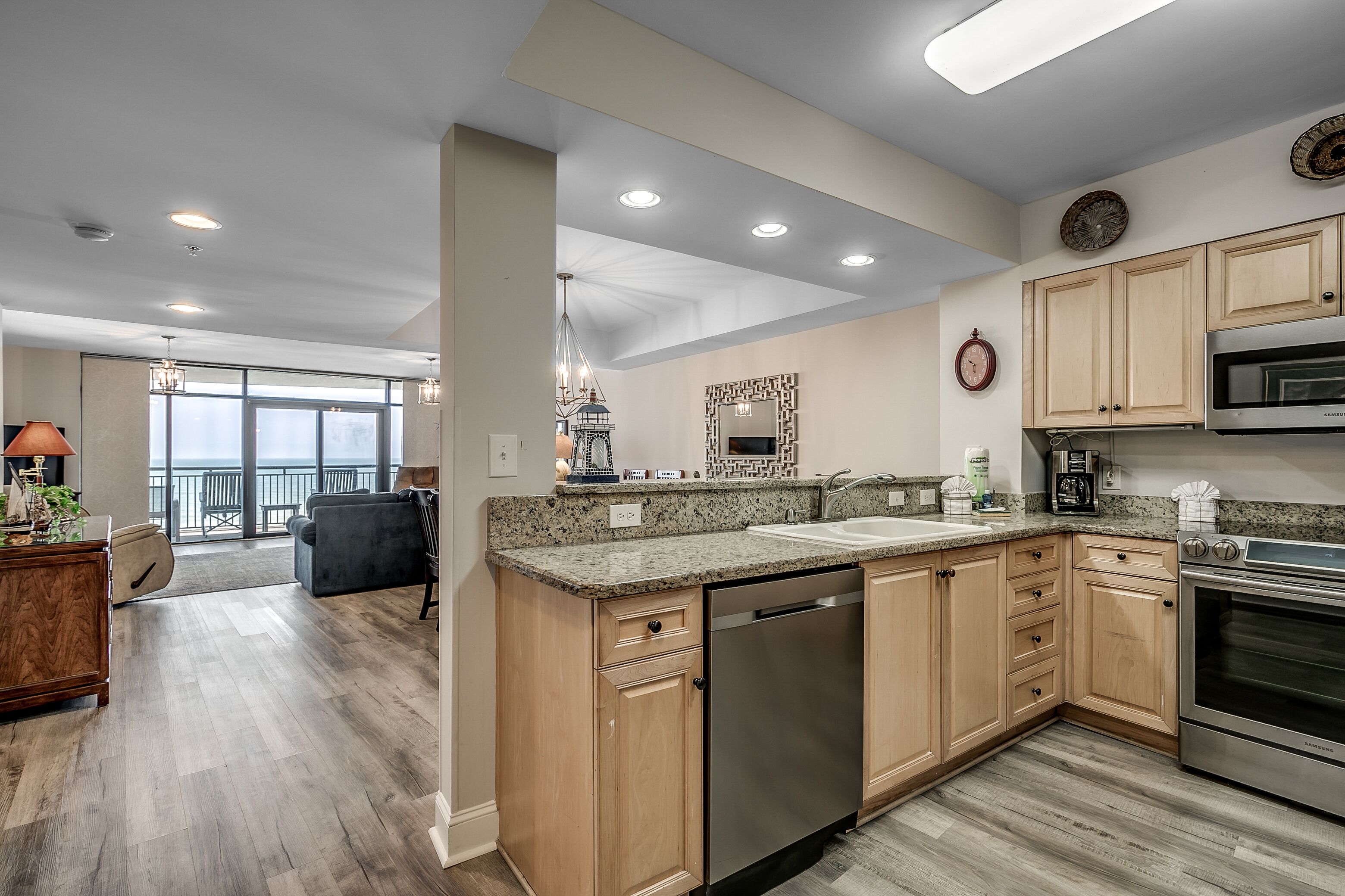 Large Oceanfront 4 bdrm Corner Unit (7th Floor) - by Luxury Beach Rentals