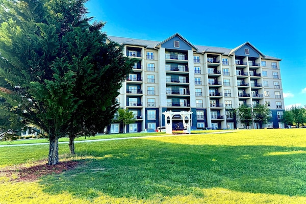 Stay in the heart of Pigeon Forge at our 3 bedroom condo, Mountain View #3407!