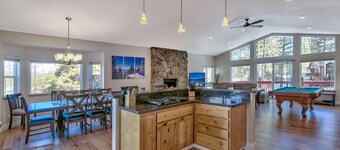 Blackfoot Family Estate–Sparkling Clean, Pets, Hot Tub, Mtn Views, Pool Table
