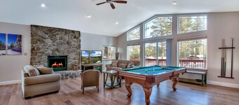 Blackfoot Family Estate–Sparkling Clean, Pets, Hot Tub, Mtn Views, Pool Table