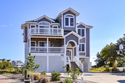 Mahalo | Corolla NC Vacation Rental | Private Pool, Pet Friendly, Walk to Beach, Lighthouse Views