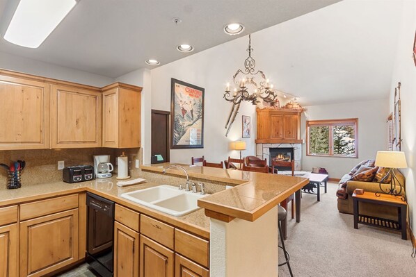 Interior - Stunning Ski-In/Ski-Out Condo, Hot Tubs, Sauna, Garage! (Breckenridge)