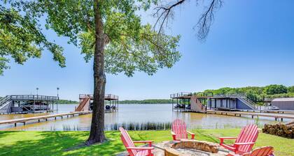 Views & Private Dock: Lakefront Eustace House!