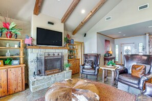 TV, fireplace