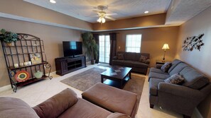 TV - Myrtle Beach Villas 305B - 4 Bedroom Condo (Myrtle Beach)