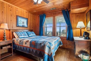 3 bedrooms, desk, free WiFi, bed sheets