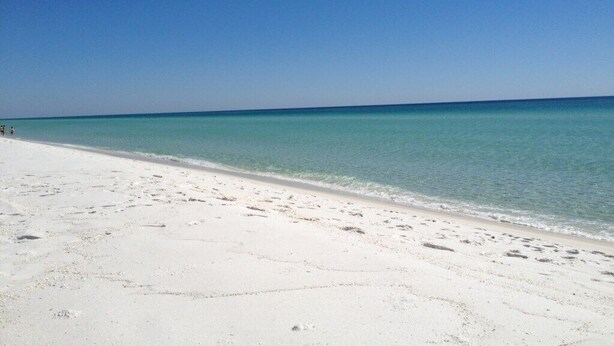 A beach with white sand and clear blue water. - Bayfront Retreat with Pool, Perfect for 6 - PBC108 (Pensacola Beach)