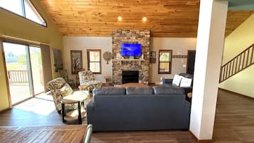 Smart TV, fireplace