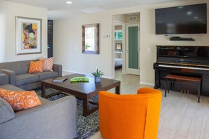 TV, DVD player - Boo Boo's Hideaway - Easy Walk to Palm Canyon Drive (Palm Springs)