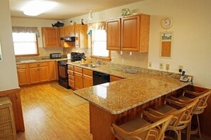 Fridge, microwave, oven, stovetop - KD906- Semi-OF, 4 BRs, 2 Living Areas, Crow's Nest and Beautiful Views! (Kill Devil Hills)