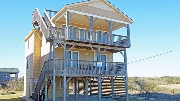 A two-story building with a balcony on the upper floor. - KD906- Semi-OF, 4 BRs, 2 Living Areas, Crow's Nest and Beautiful Views! (Kill Devil Hills)