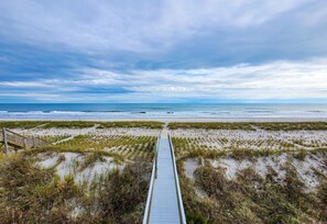 Nær stranden
